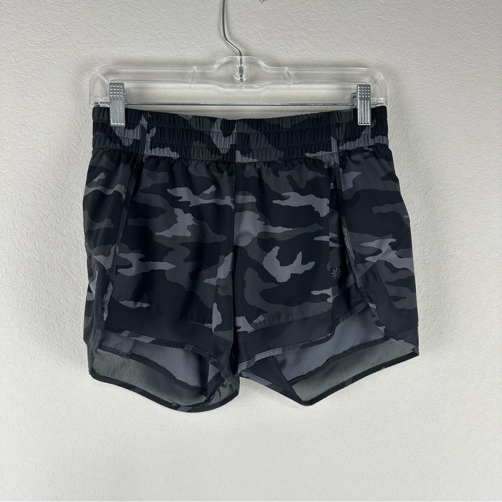 Athleta Black Gray Camo Lux Print Mesh Racer Run Athleisure Shorts 4” Size XS
